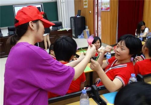 彩男爱心公益联盟走进三明市特殊教育学校