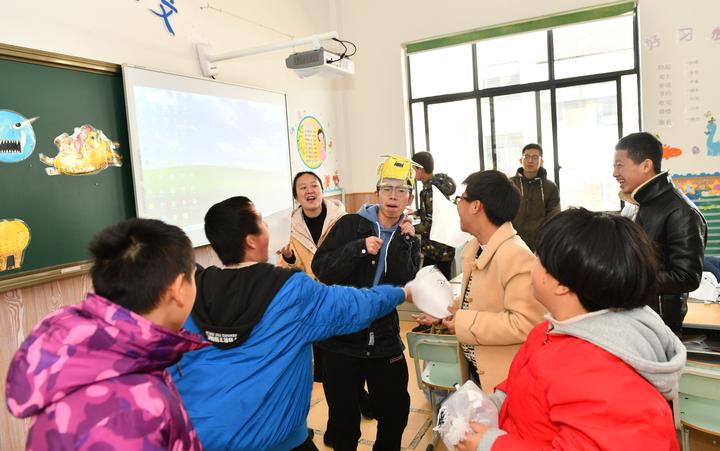 新教师走进特教学校