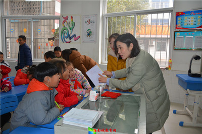 同享蓝天 共绽芬芳--大马路北辰小学师生走进特教学校爱心行动